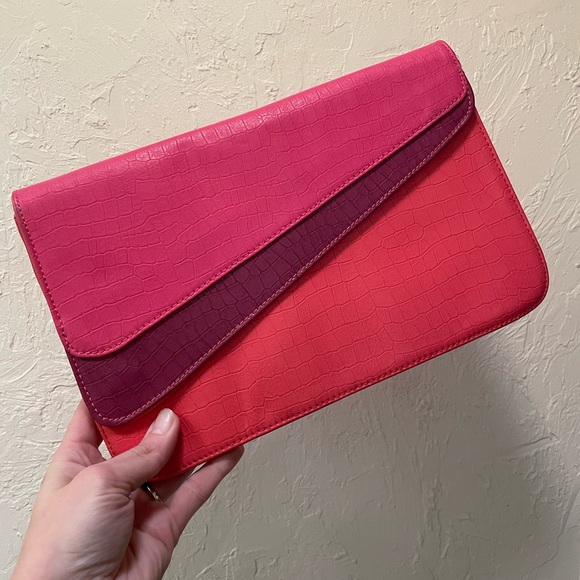 Colorblock clutch. - Picture 1 of 3